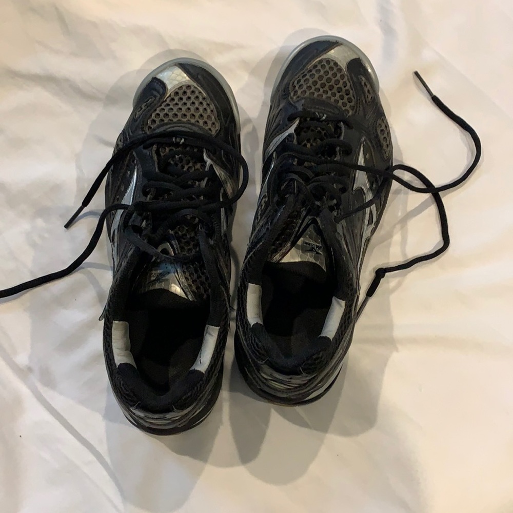 Mizuno volleyball sneakers